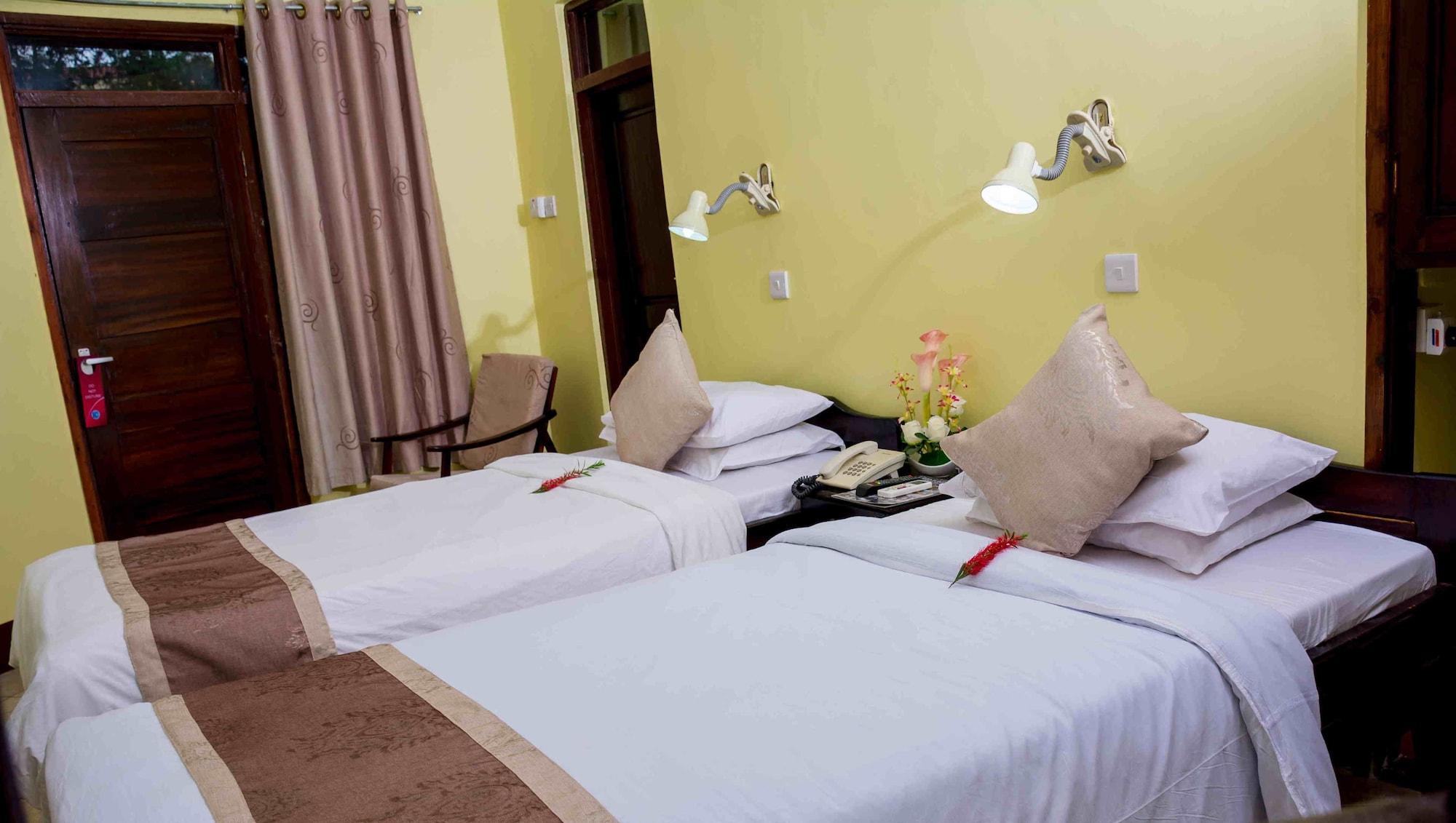 Keys Hotel Moshi Esterno foto