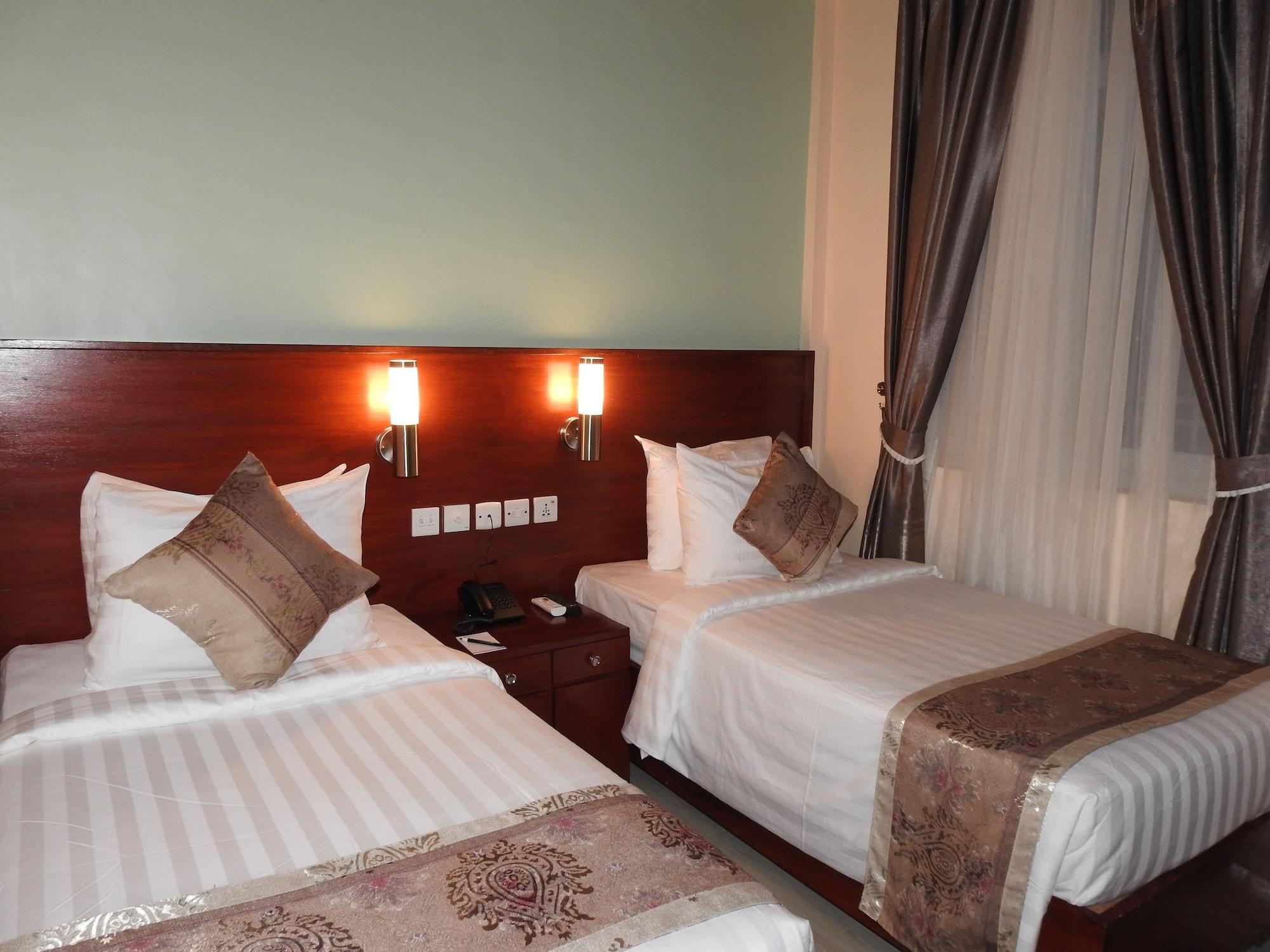 Keys Hotel Moshi Esterno foto