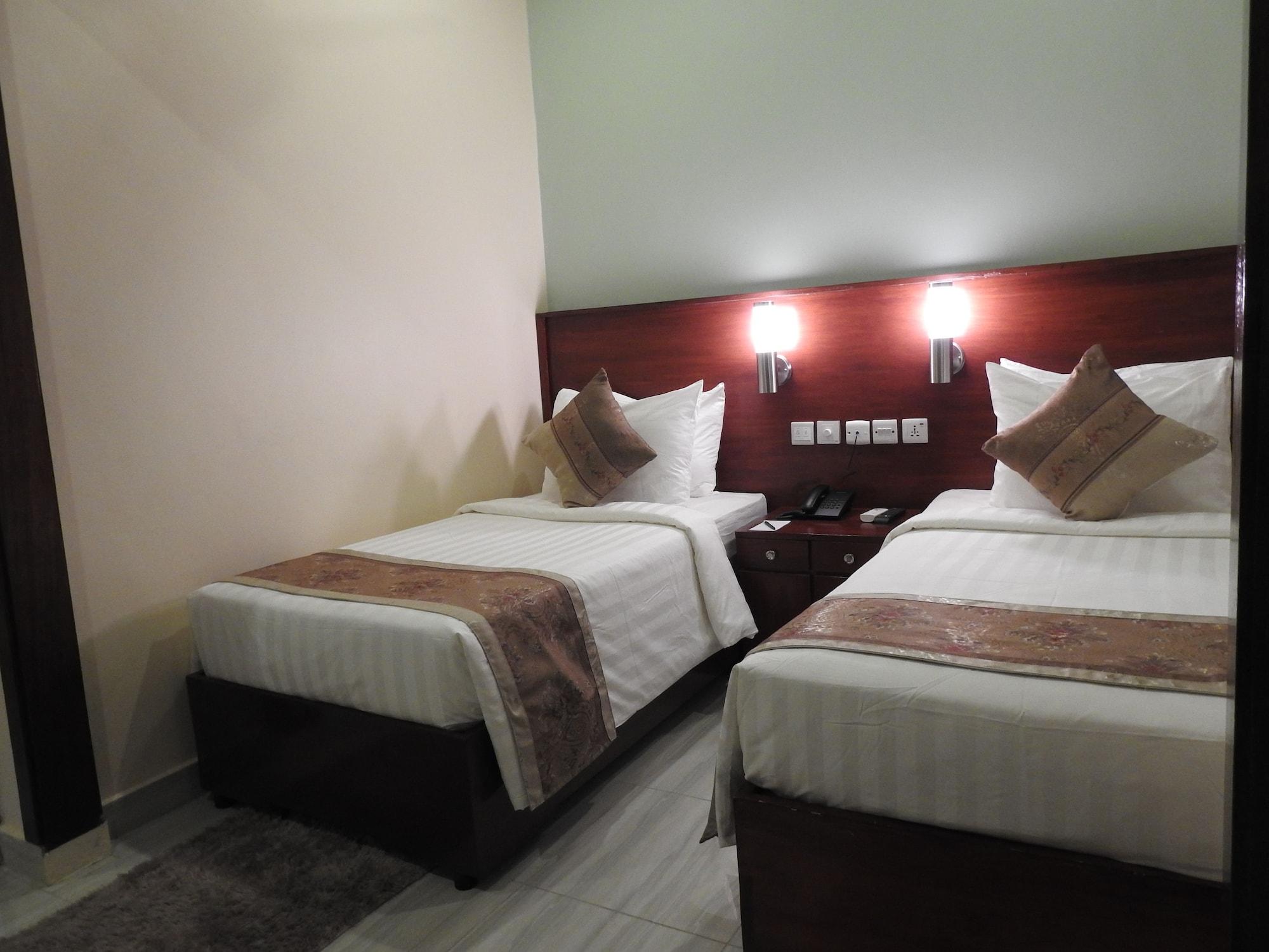 Keys Hotel Moshi Esterno foto