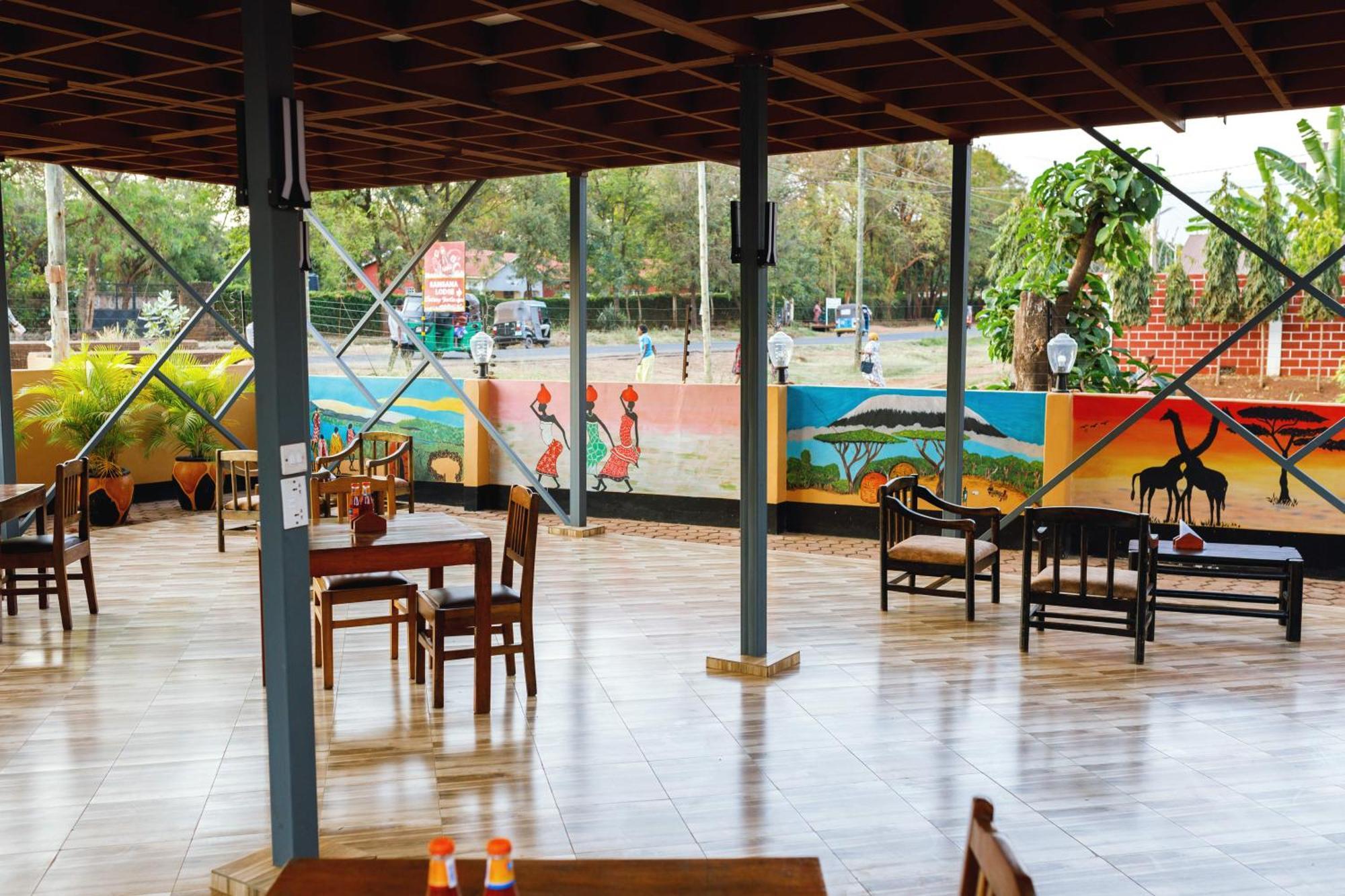 Keys Hotel Moshi Esterno foto