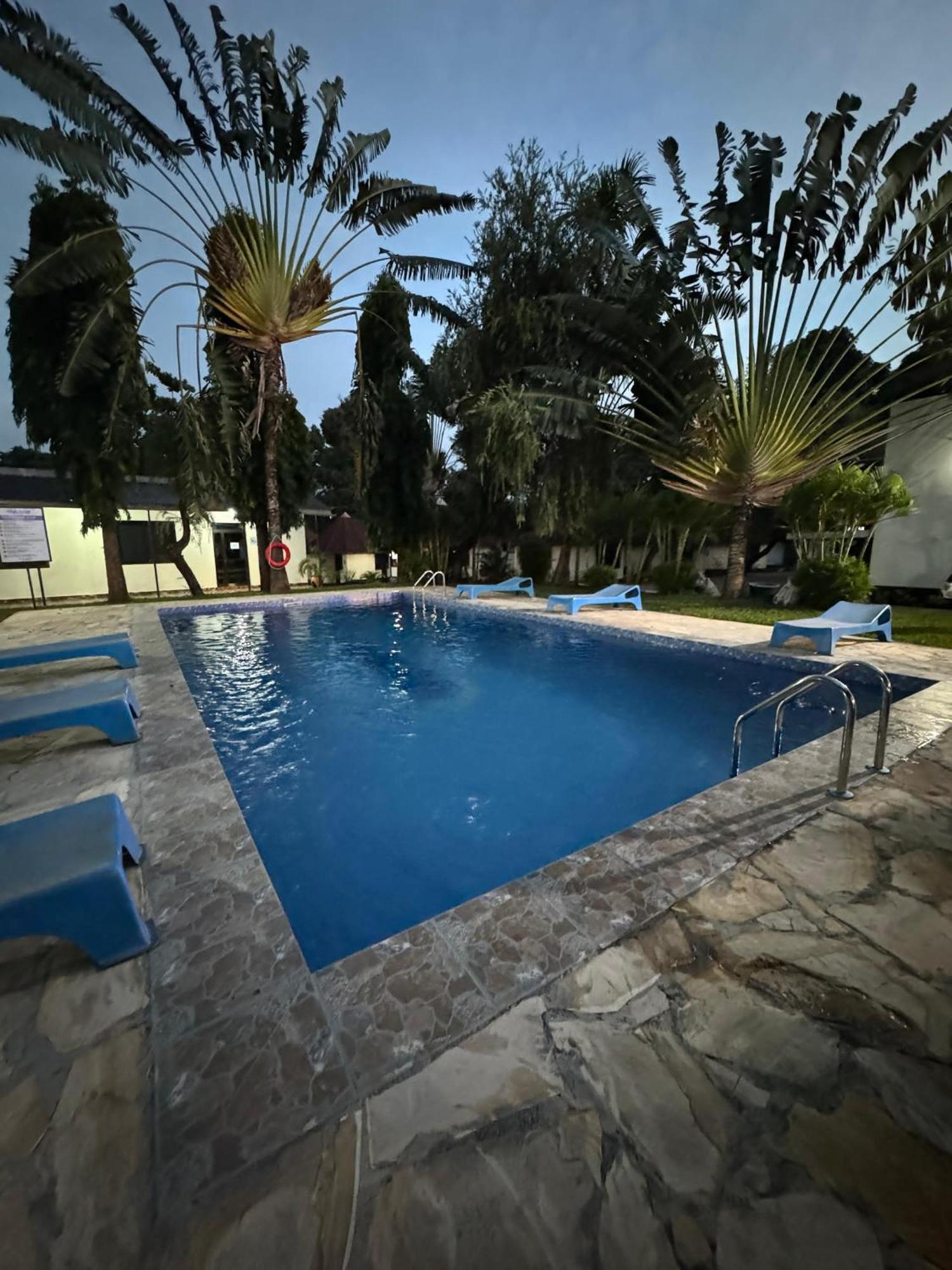 Keys Hotel Moshi Esterno foto