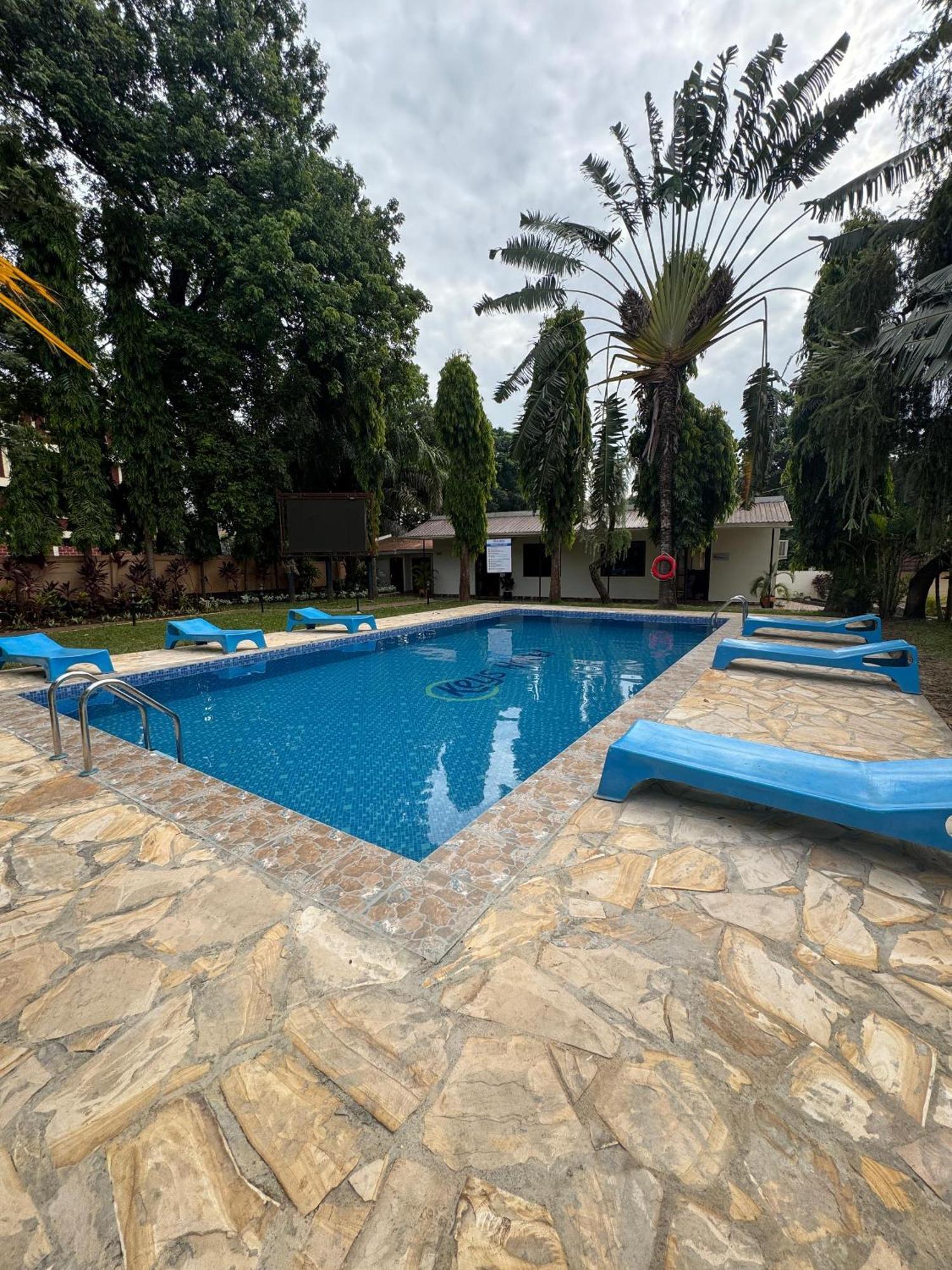 Keys Hotel Moshi Esterno foto